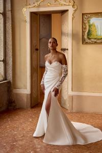 Kendall wedding dress by Justin Alexander