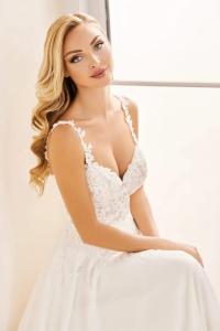 Enchanting by Mon Cheri e533 wedding dress